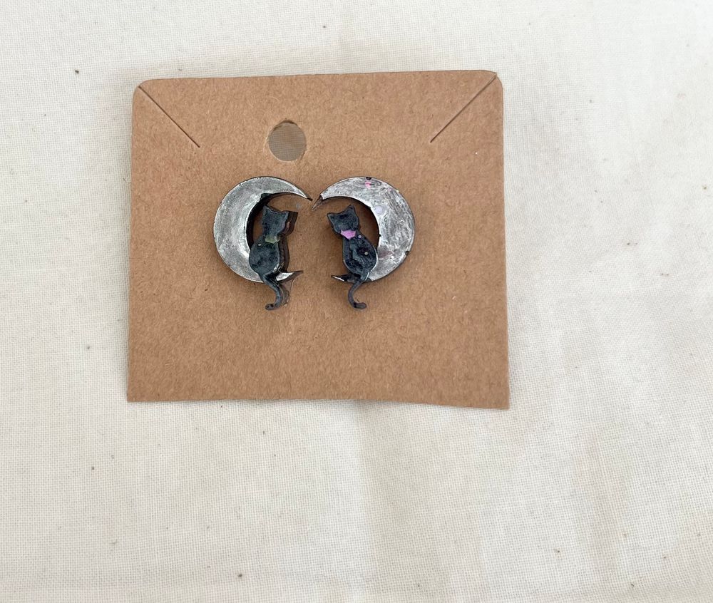 Cat moon earrings 